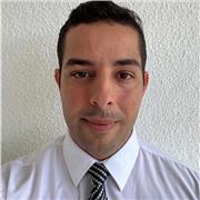 Professor nativo de Português, com experiência no ensino de diversas matérias, desde línguas à engenharia.